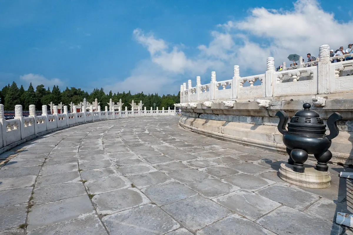 Visitors on the Circular Mound Altar