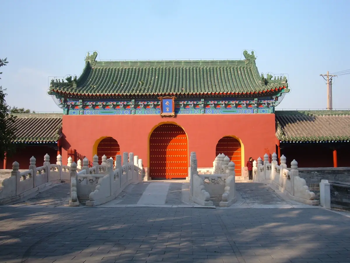 The east gate of the Hall of Abstinence