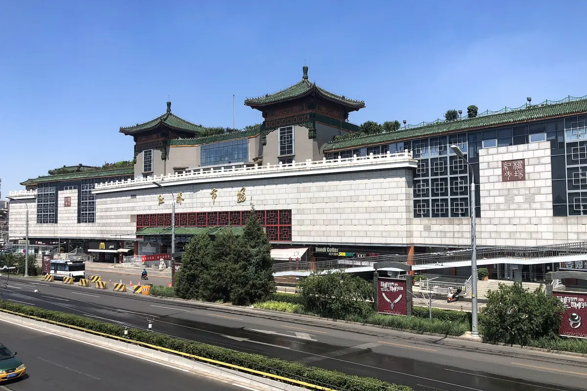 Hongqiao Market near the east gate